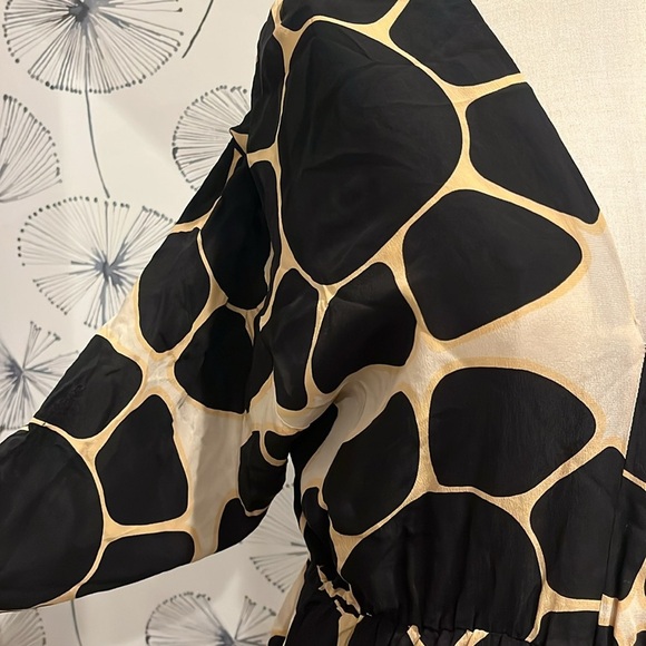 Tucker S 100% silk Black and White Patterned Dress - Picture 3 of 3
